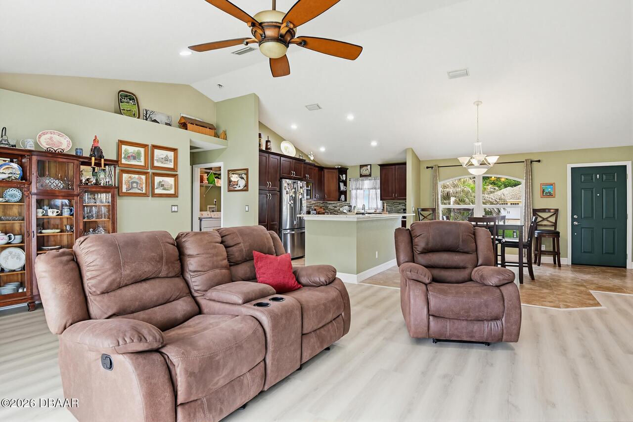 Listing Photo 14