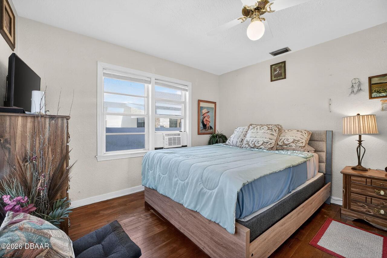 Listing Photo 12