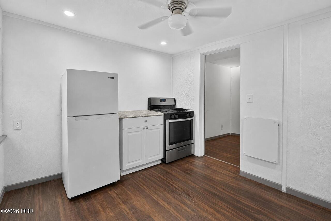 Listing Photo 9