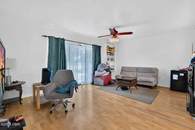 Listing Photo 8