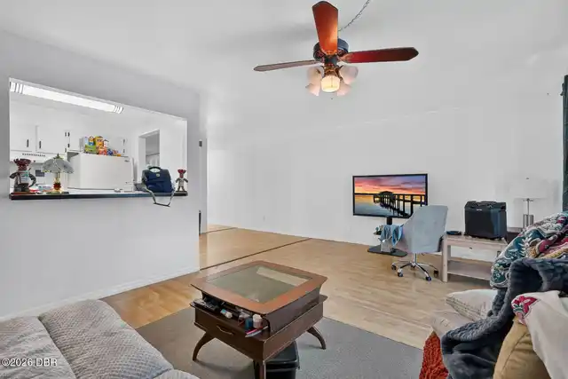 Listing Photo 9