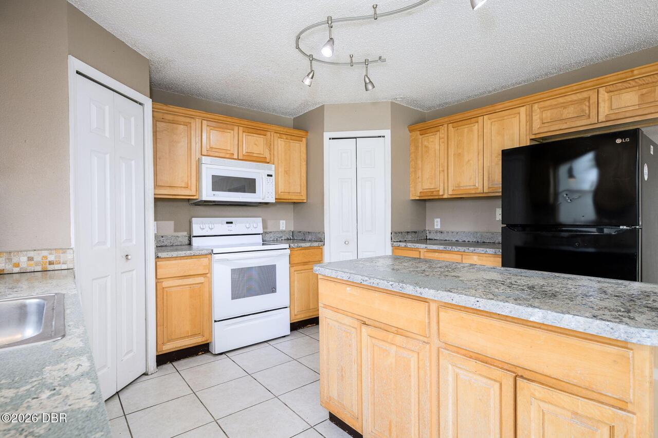 Listing Photo 8