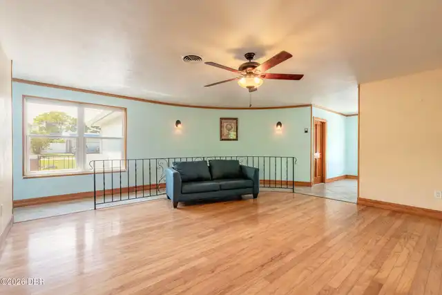 Listing Photo 10