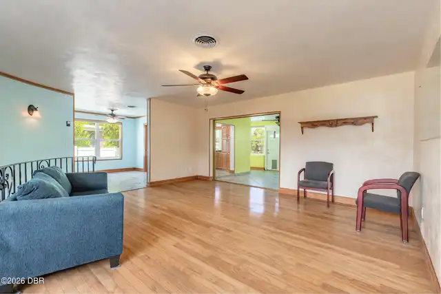 Listing Photo 11