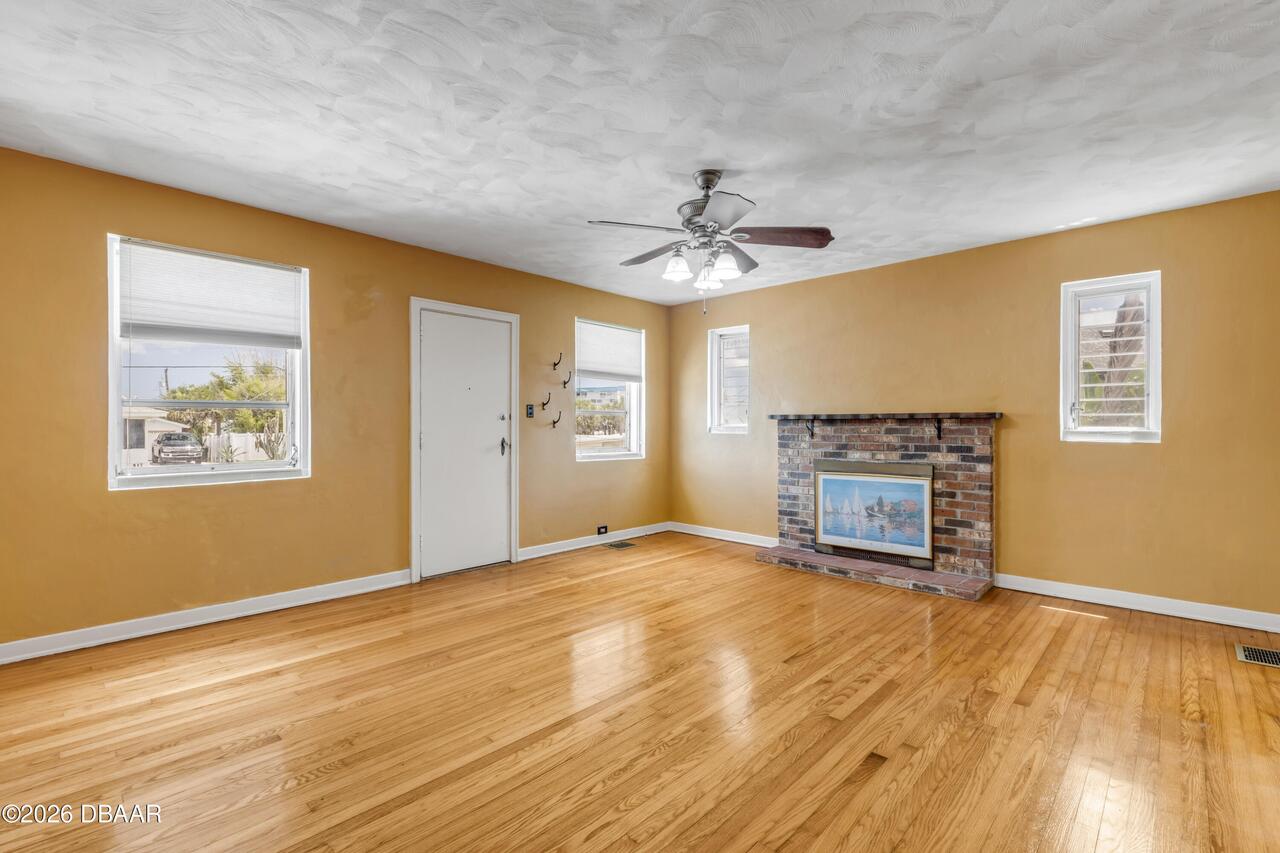Listing Photo 8