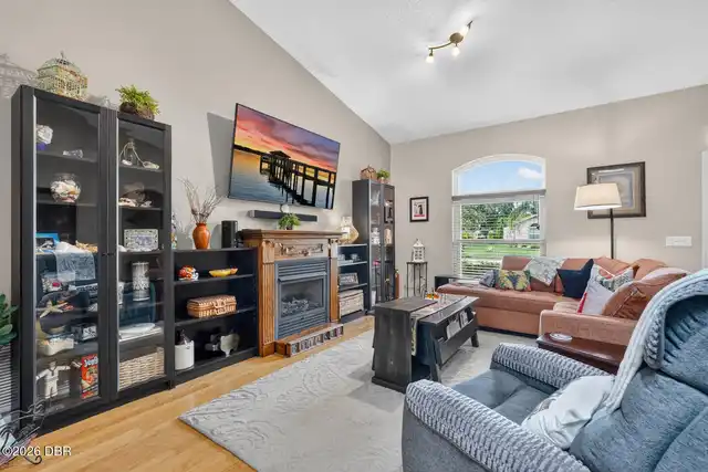 Listing Photo 8