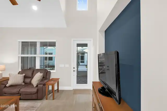 Listing Photo 6