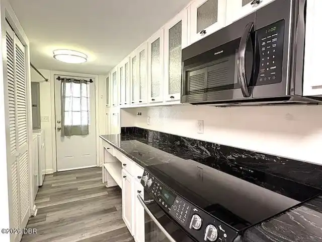 Listing Photo 8