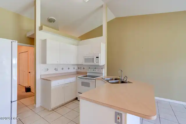 Listing Photo 10