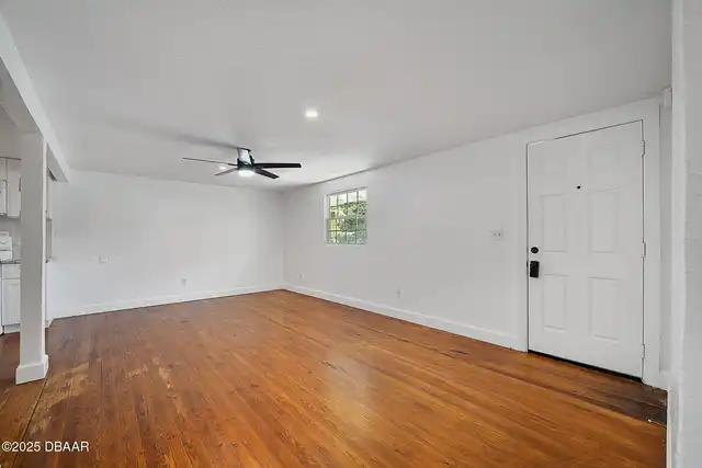 Listing Photo 11