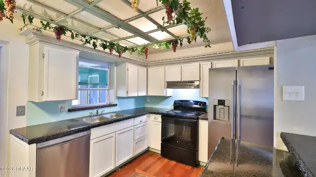 Listing Photo 10