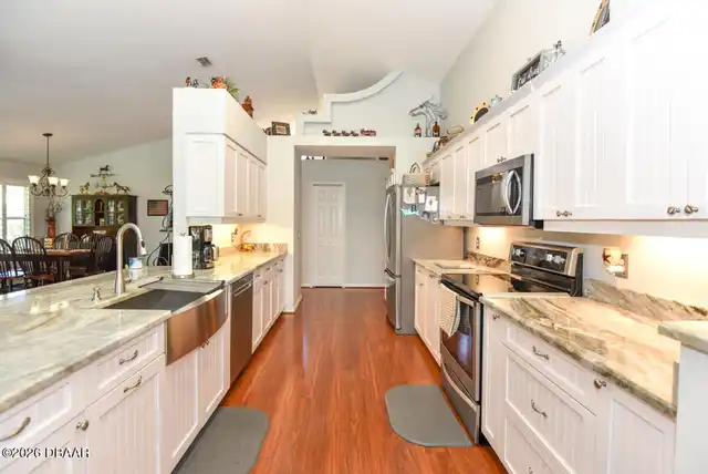 Listing Photo 8