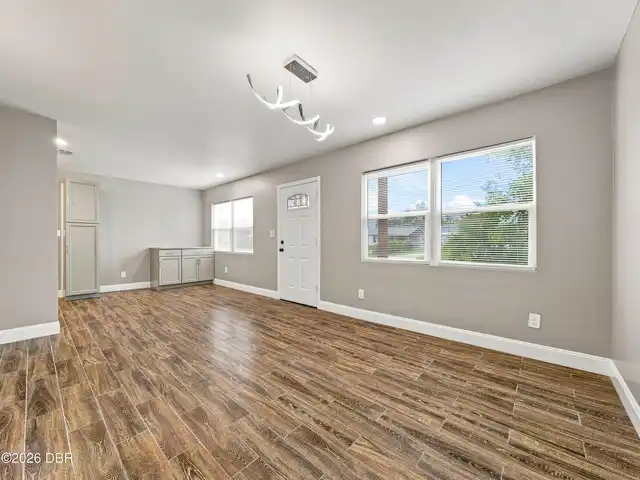 Listing Photo 8