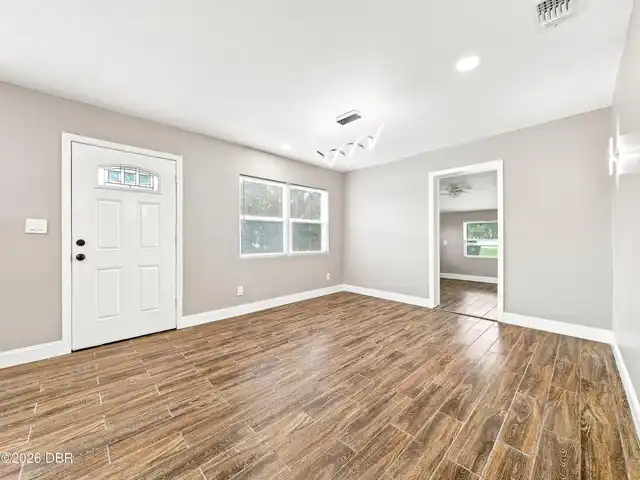 Listing Photo 9