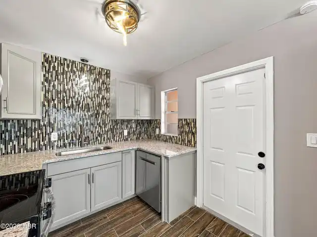 Listing Photo 12