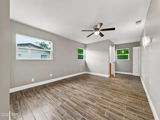 Listing Photo 16