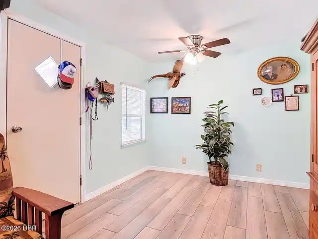 Listing Photo 12