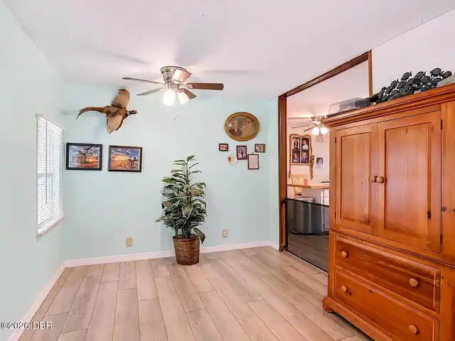 Listing Photo 11