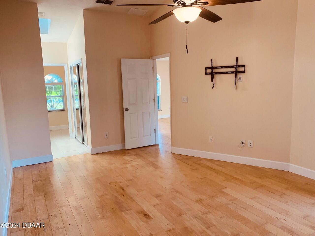 Listing Photo 8