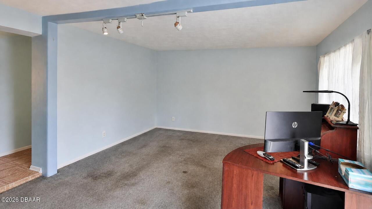 Listing Photo 12