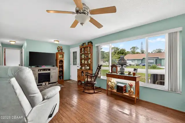 Listing Photo 6