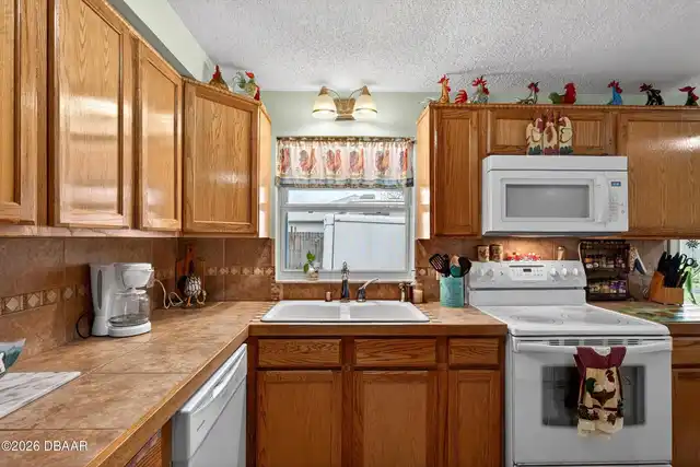 Listing Photo 8