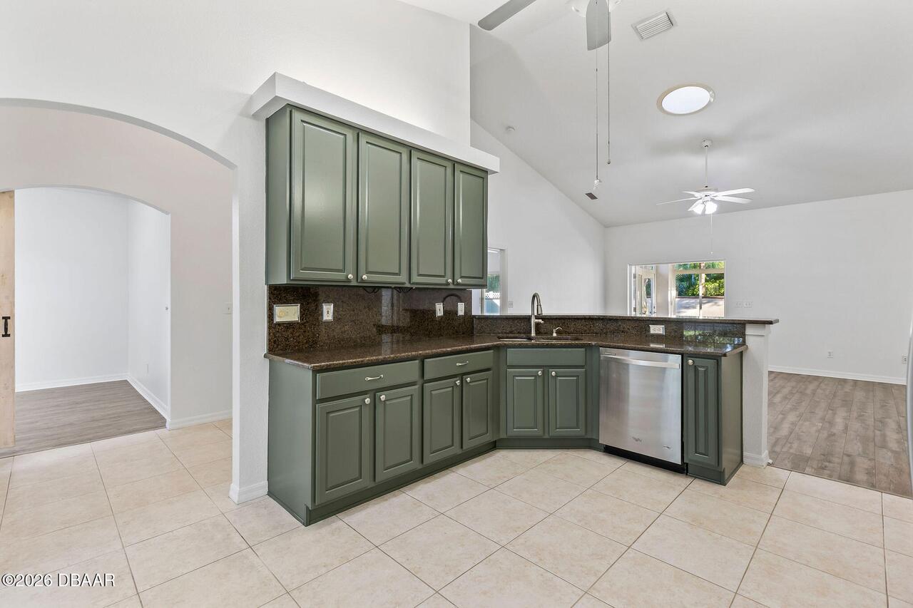 Listing Photo 10