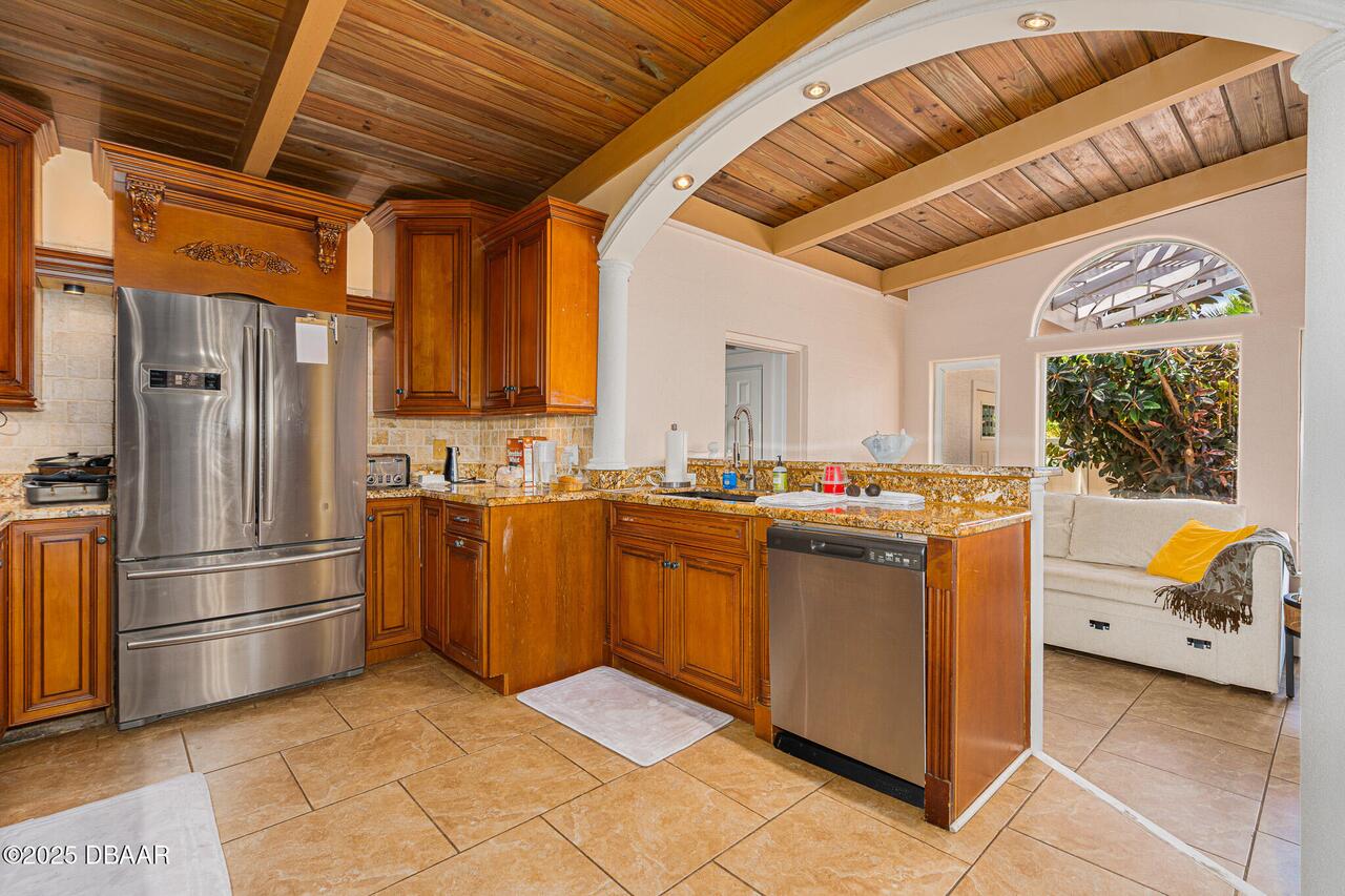 Listing Photo 12