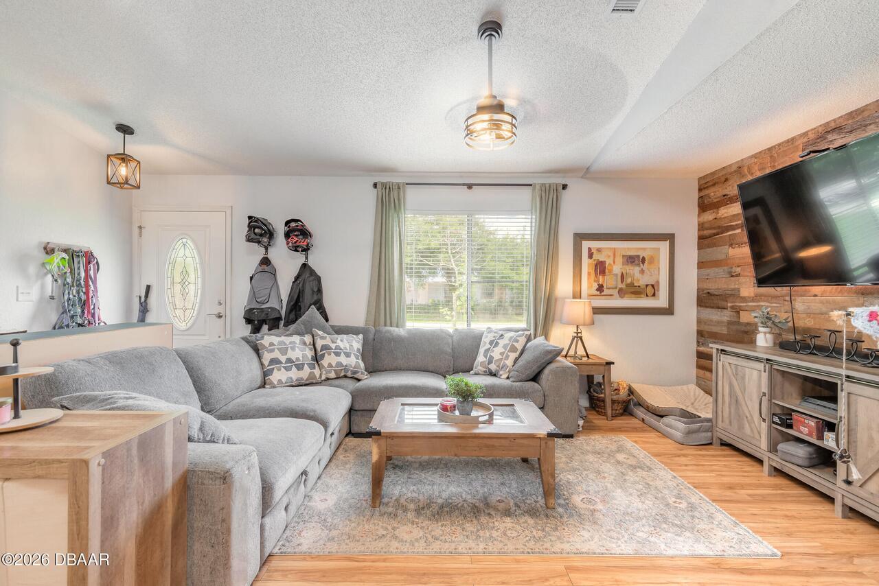 Listing Photo 12