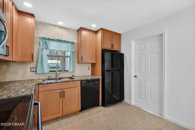 Listing Photo 9
