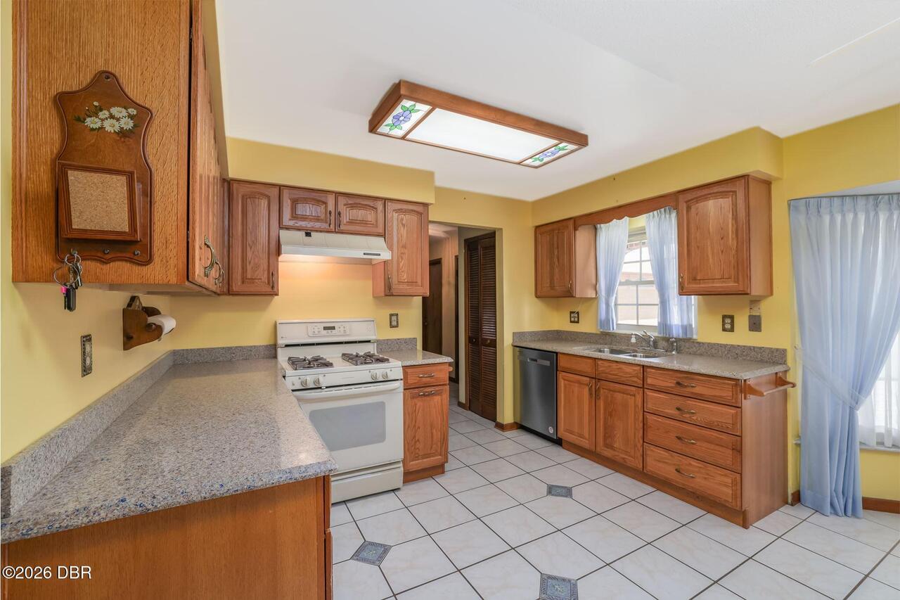 Listing Photo 10