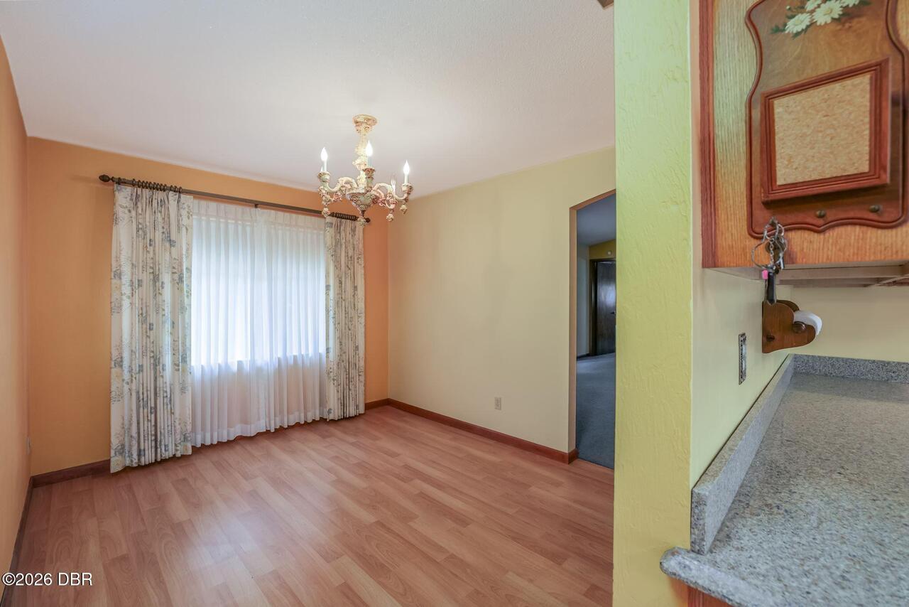 Listing Photo 12