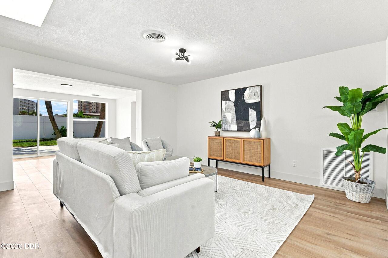 Listing Photo 12