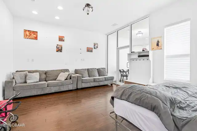 Listing Photo 10