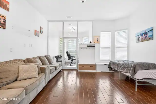 Listing Photo 11