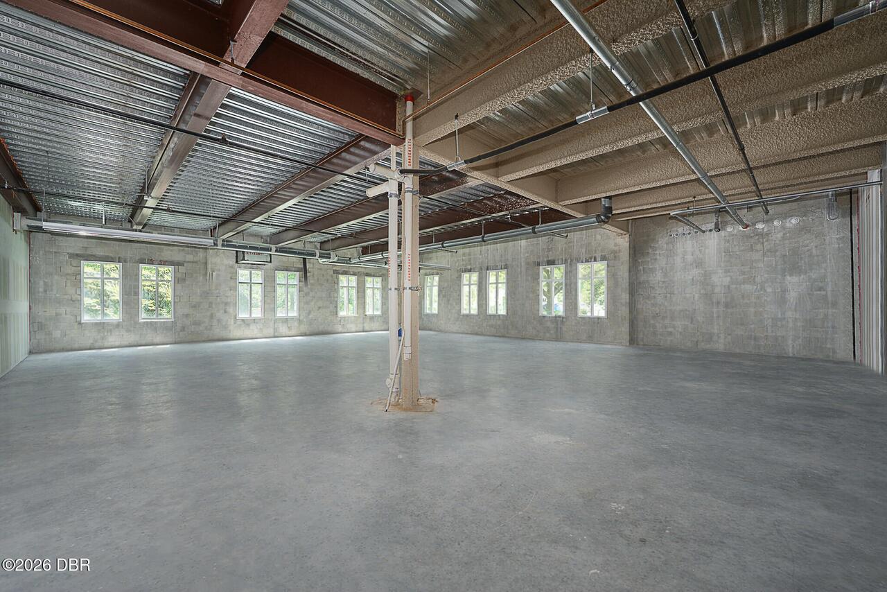 Listing Photo 11