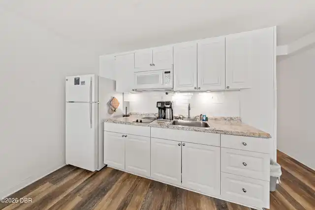 Listing Photo 18
