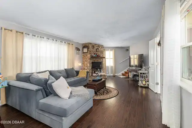 Listing Photo 8