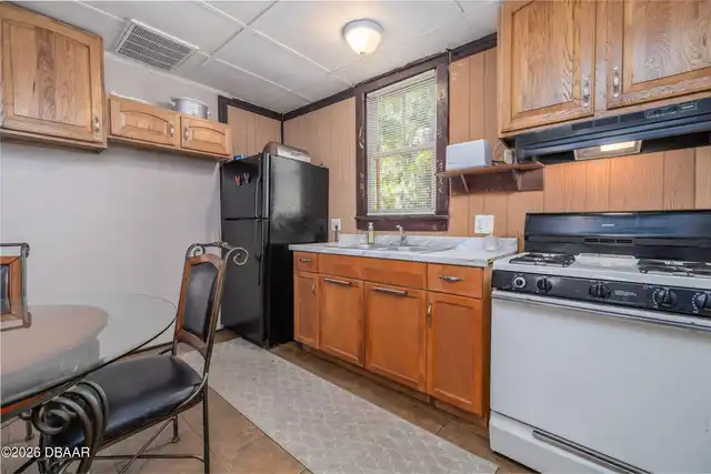 Listing Photo 7