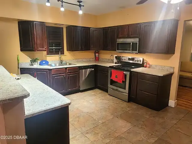 Listing Photo 10