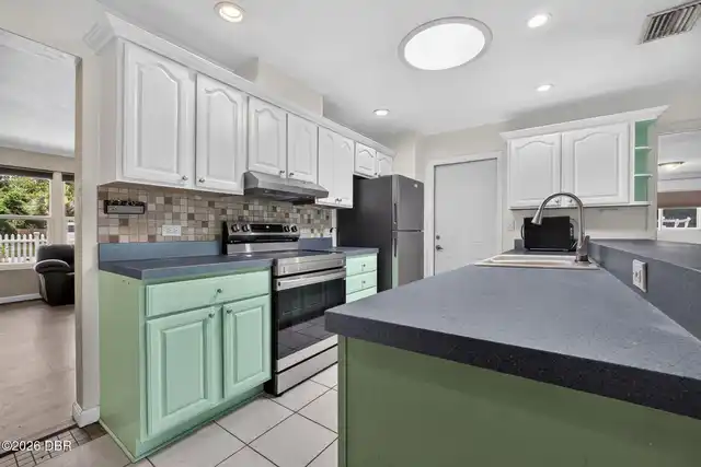 Listing Photo 12
