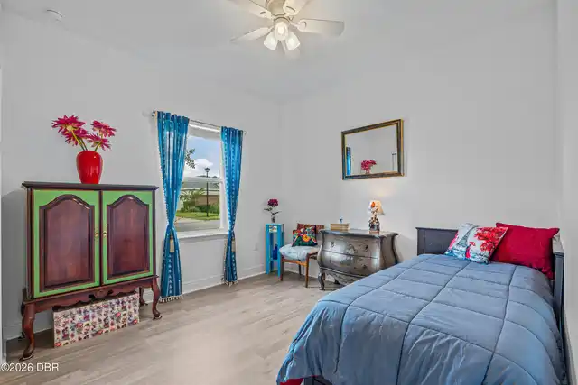 Listing Photo 12