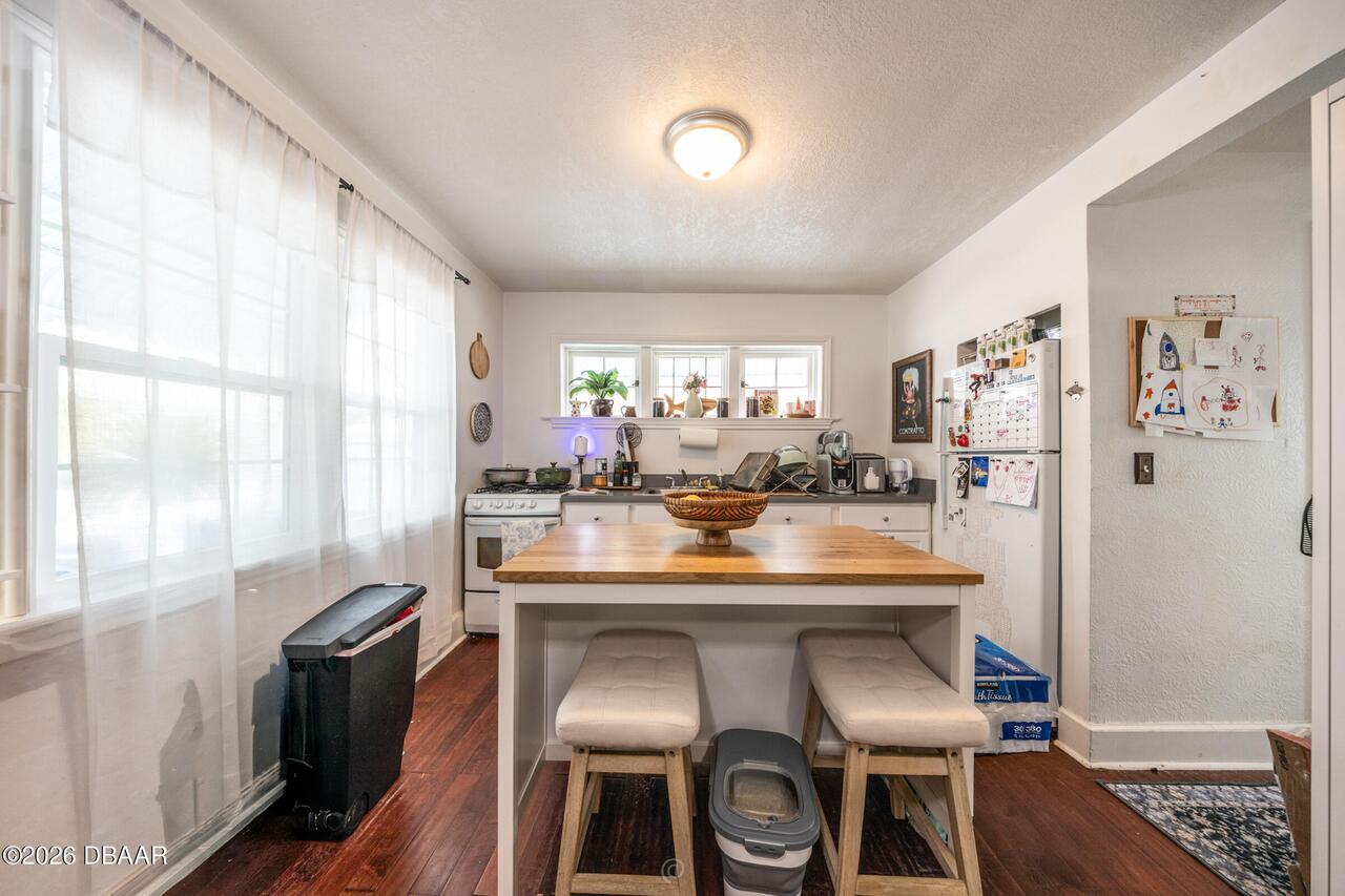 Listing Photo 9
