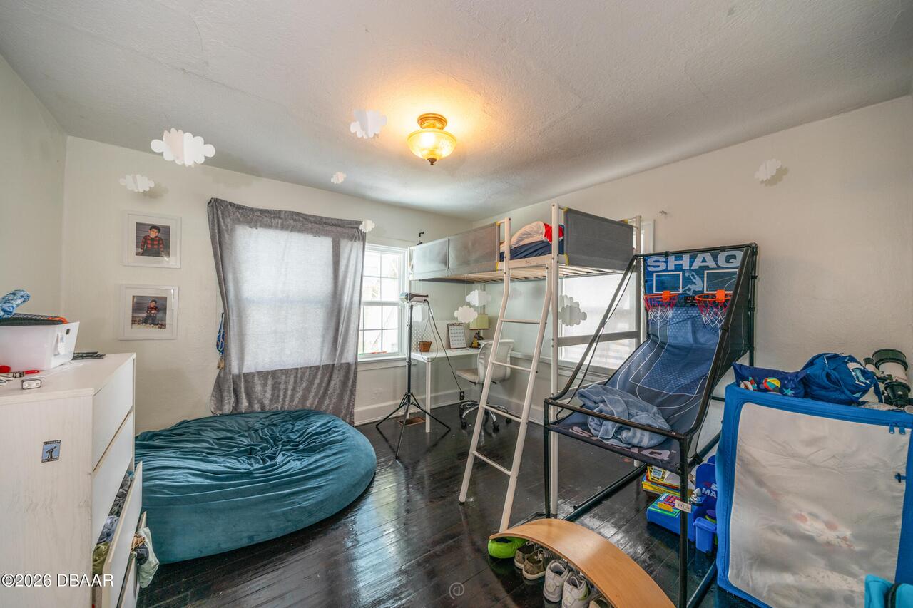 Listing Photo 12