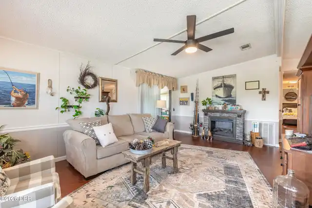 Listing Photo 12